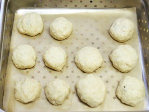 まんじゅう（蒸す前）