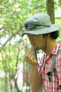 ササを食べる小西貴士（ゴリ）さん